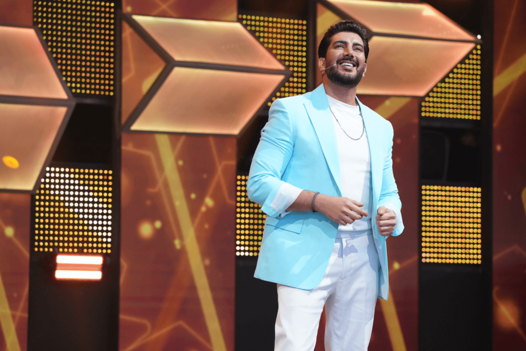 فرزاد فرزین مجری «صحنه» شد